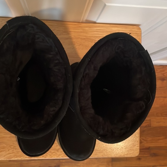 Ladies size 5 BearPaw black lined flat boot.  EUC - Picture 17 of 17